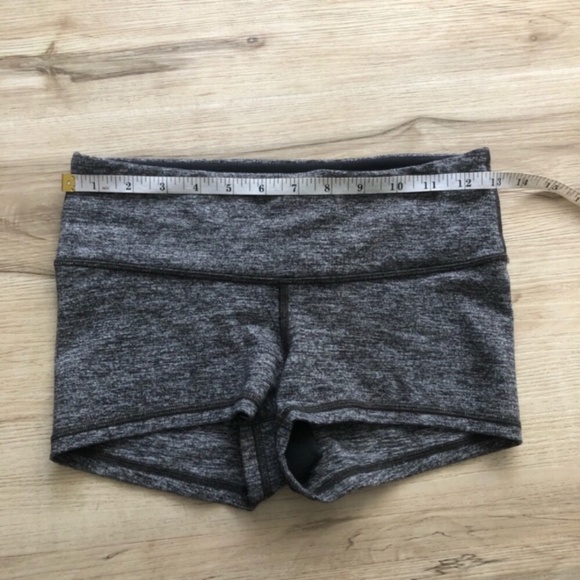 lululemon athletica Women's Charcoal Athletic Shorts - Picture 6 of 6